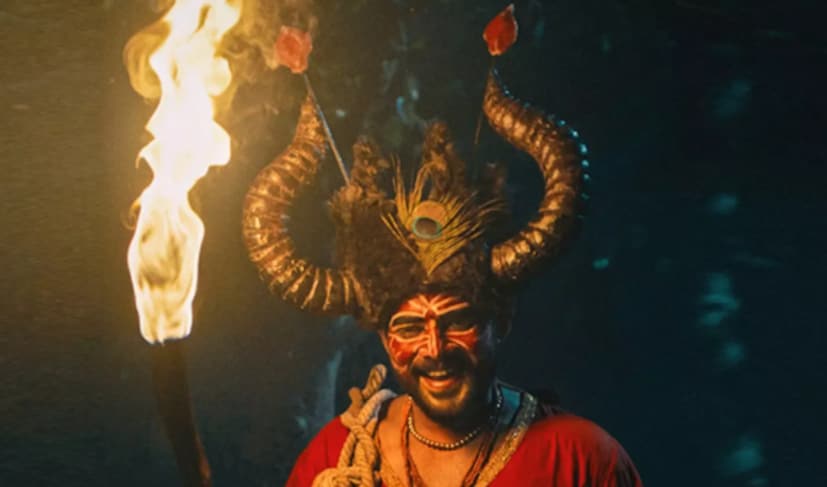  मारीगल्लू (Maarigallu) : कन्नड थ्रिलर चित्रपट 'मारीगल्लू' देवराज पुजारी यांनी लिहिला आणि दिग्दर्शित केला आहे. या चित्रपटात प्रवीण तेजस, निनाद हरित्सा हे कलाकार मुख्य भूमिकेत झळकत आहेत. ZEE5 वर हा चित्रपट प्रेक्षकांना 31 ऑक्टोबर 2025 पासून पाहता येईल.