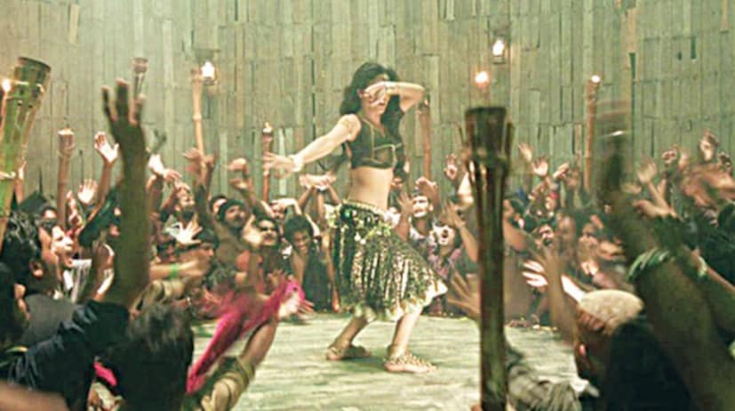  सिनेसृष्टीतील अनेक अभिनेत्री त्यांच्या कामापेक्षा वादांमुळे अधिक लोकप्रिय असतात. या अभिनेत्री अनेकदा त्यांच्या अफेअर्समुळे चर्चेत राहतात. मेहविश हयात या अभिनेत्रीचा या यादीत समावेश आहे.