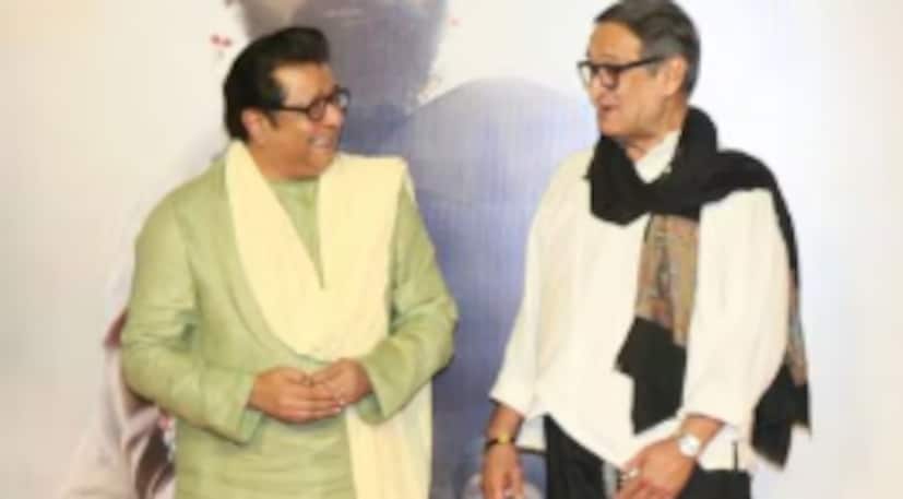  महेश मांजरेकर म्हणाले,"मला राज ठाकरेंची बायोपिक करायची होती. या चित्रपटाची संहितादेखील मी लिहिली होती. 'बुद्धिबळ' असं मी या चित्रपटाचं नाव ठेवलं होतं".