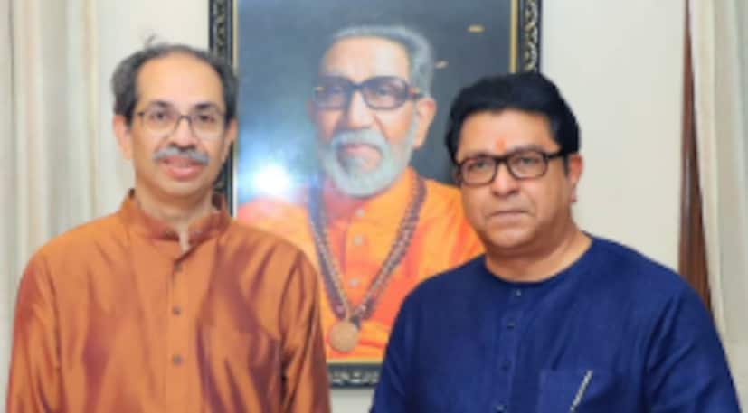  उद्धव ठाकरे आणि राज ठाकरे नुकतेच सहकुटुंब भाऊबीजेनिमित्त चुलत बहीण जयजयवंती यांच्या घरी एकत्र आले होते.