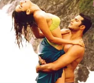 बॉलिवूड अभिनेत्रीने 17 Kissing सीन देत इंडस्ट्रीत उडवलेली खळबळ; पण पुढे...