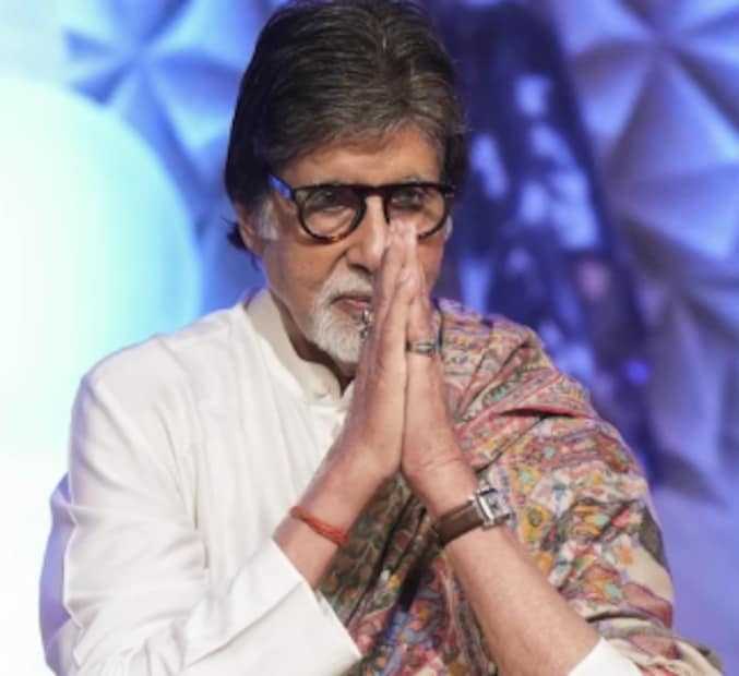  अमिताभ बच्चन सध्या 'कौन बनेगा करोडपती'च्या माध्यमातून प्रेक्षकांच्या भेटीला येत असून लवकरच त्यांचा 'कल्कि 2' हा चित्रपट प्रदर्शित होणार आहे.