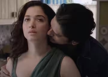 बॉलिवूडच्या या अभिनेत्रींनी इंटिमेट सीन देत ओलांडल्या सर्व मर्यादा बॉलिवूडच्या या अभिनेत्रींनी इंटिमेट सीन देत ओलांडल्या सर्व मर्यादा