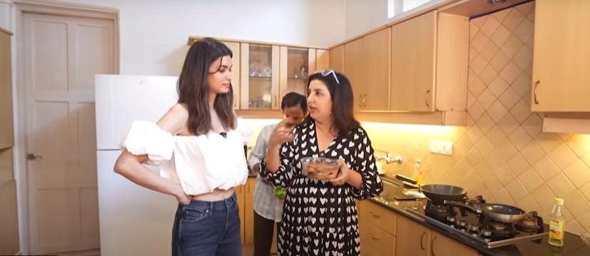 बॉलिवूड कोरियोग्राफर आणि दिग्दर्शिका फराह खान नुकतीच आपल्या व्लॉगच्या निमित्ताने अभिनेत्री डायना पेंटीच्या आलिशान घरी पोहोचली. डायनाचं 100 वर्ष जुनं घर पाहून फराहसह चाहत्यांना मोठा धक्काच बसला आहे.  बॉलिवूड कोरियोग्राफर आणि दिग्दर्शिका फराह खान नुकतीच आपल्या व्लॉगच्या निमित्ताने अभिनेत्री डायना पेंटीच्या आलिशान घरी पोहोचली. डायनाचं 100 वर्ष जुनं घर पाहून फराहसह चाहत्यांना मोठा धक्काच बसला आहे.