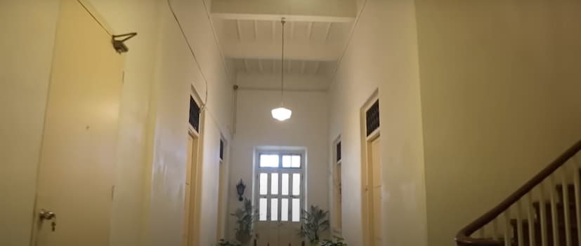  डायना पेंटीच्या दक्षिण मुंबईतील 100 वर्षे जुन्या वडिलोपार्जित घराचे फोटो आणि व्हिडीओ सध्या सोशल मीडियावर व्हायरल होत आहेत.