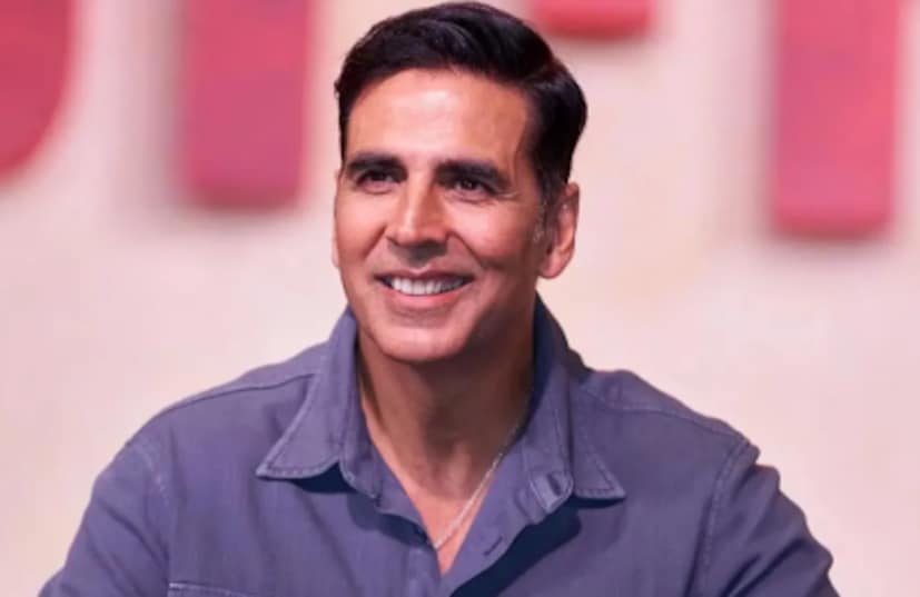 बॉलिवूडचा खिलाडी अर्थात अक्षय कुमारने अॅक्शन, कॉमेडी आणि देशभक्तीपर अशा सर्वच जॉनरच्या चित्रपटांत चोख भूमिका निभावल्या आहेत. पण त्यांचं वैयक्तिक आयुष्य एकाद्या चित्रपटापेक्षा कमी नाही.  बॉलिवूडचा खिलाडी अर्थात अक्षय कुमारने अॅक्शन, कॉमेडी आणि देशभक्तीपर अशा सर्वच जॉनरच्या चित्रपटांत चोख भूमिका निभावल्या आहेत. पण त्यांचं वैयक्तिक आयुष्य एकाद्या चित्रपटापेक्षा कमी नाही.