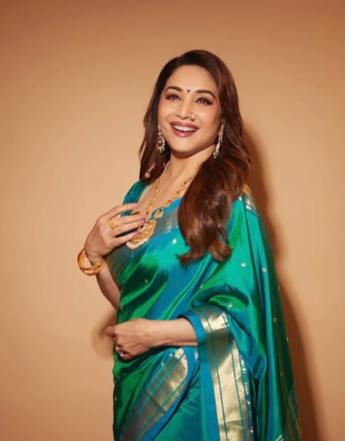  'एक दो तीन' या गाण्याने माधुरी दीक्षितला फक्त सुपरस्टार बनवलं नाही तर बॉलिवूडमध्ये इतिहास रचत तिने आपला रेकॉर्ड केला.