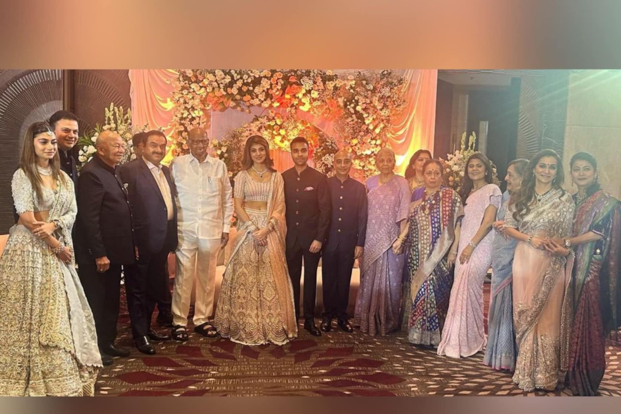 सुशील कुमारांच्या नातीचं लग्न, लक्ष वेधलं दोन माजी ‘मिसेस मुख्यमंत्री'नी....