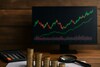 Share Marketमध्ये नवा गेमचेंजर, पैसे दुप्पट करणाऱ्या 15 ‘हॉट शेअर्स’ची यादी