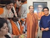 ठाकरे बंधूंच्या युतीची मिठाई शर्मिला ठाकरेंनी वाटली? युतीच्या घोषणेआधीच मनोमिलन