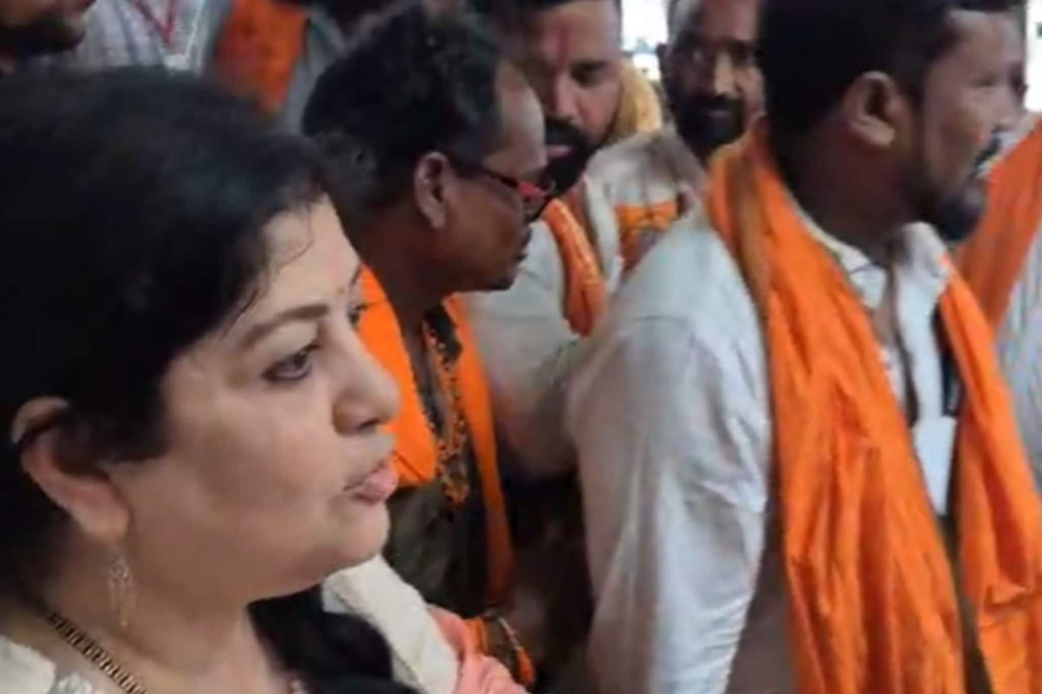 ठाकरेंचे मावळे राज यांच्या शिवतीर्थावर,शर्मिला वहिनींच्या कृतीने भारावले शिवसैनि