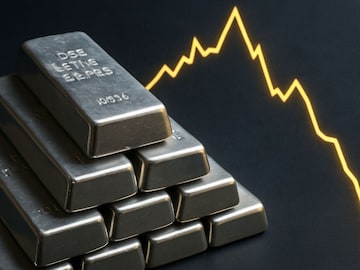 आंतरराष्ट्रीय बाजारात चांदी ऑलटाइम हायवर, भारतातही 2 लाख पार, आणखी किती वाढणार? आंतरराष्ट्रीय बाजारात चांदी ऑलटाइम हायवर, भारतातही 2 लाख पार, आणखी किती वाढणार?