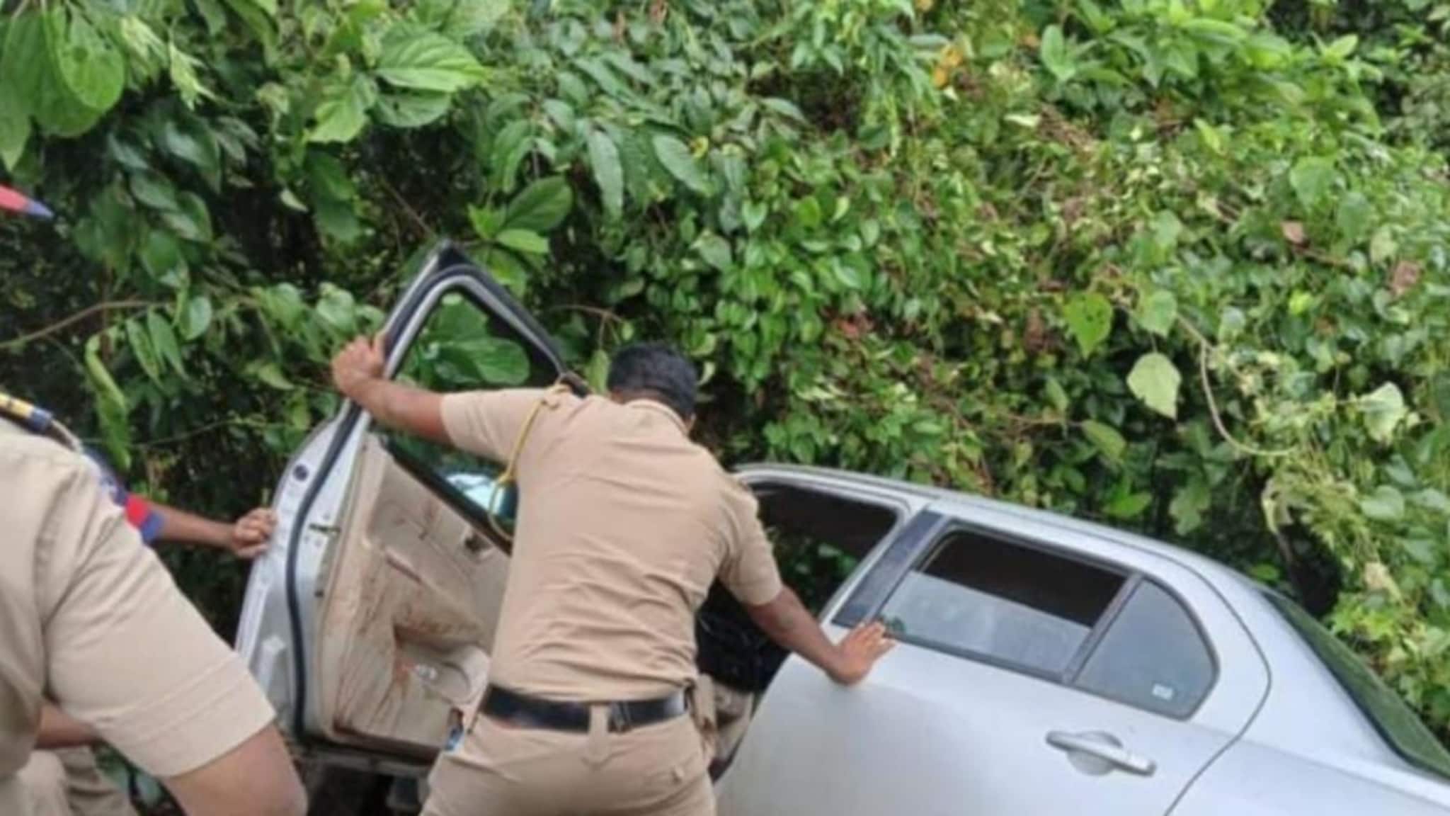 Sindhudurg Crime : रक्ताने माखलेल्या गाडीत खूनच झाला, पोलिसांना मृतदेहही सापडला, नेमकं काय घडलं?