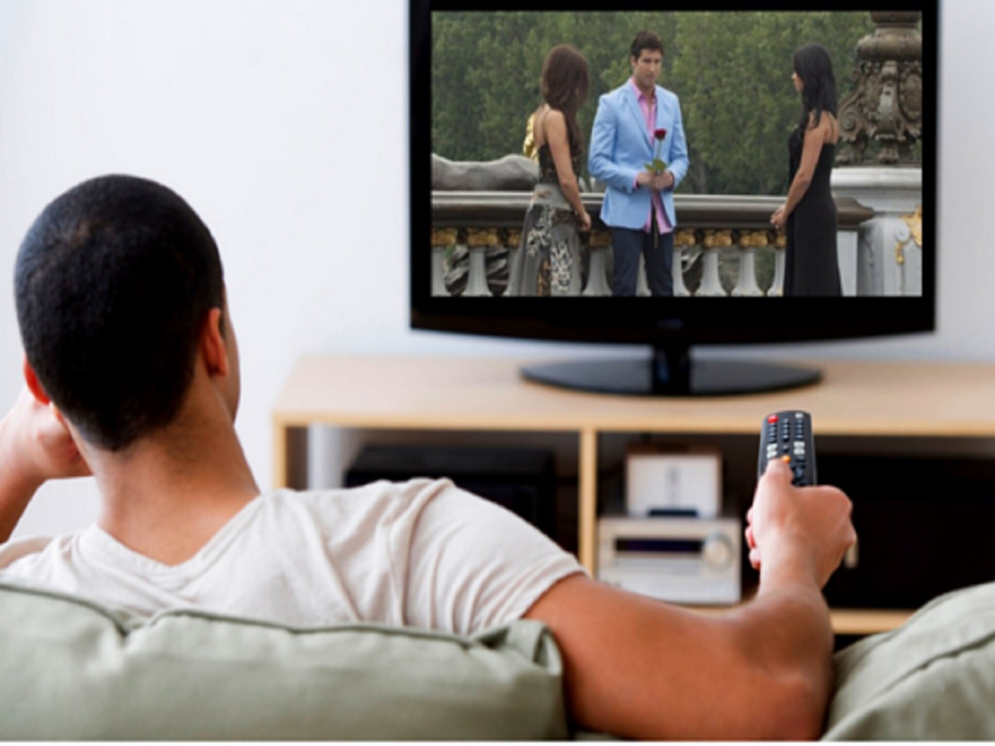 आता फ्रीमध्ये पाहा Live TV आणि फिल्म! तुमच्या Smart TV मध्ये लपलंय सीक्रेट