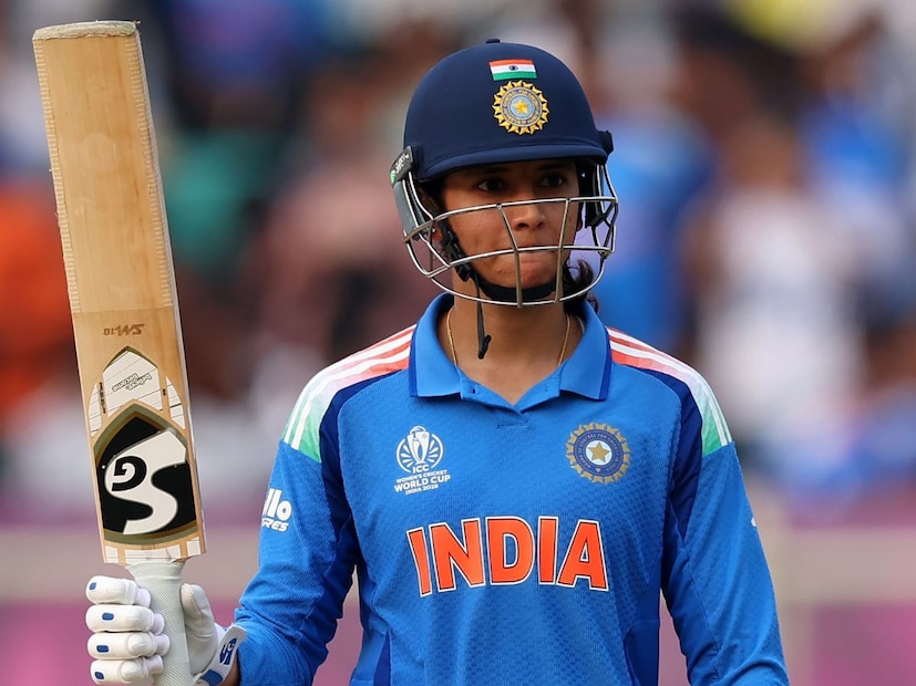 स्मृती मंधना ही केवळ एक क्रिकेट स्टार नाही तर एक ब्रँड आहे. तिची एकूण संपत्ती 32-34 कोटी दरम्यान असल्याचा अंदाज आहे. बीसीसीआयसोबतच्या ग्रेड ए करारातून ती दरवर्षी 50 लाख आणि महिला प्रीमियर लीग (WPL) मध्ये रॉयल चॅलेंजर्स बंगळुरू (RCB) चे नेतृत्व करताना प्रत्येक सिझनमध्ये 3.4 कोटी कमावते.