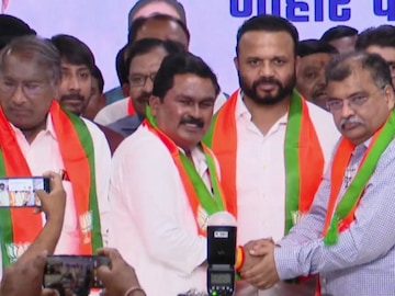 माजी आमदार भाजपमध्ये माजी आमदार भाजपमध्ये