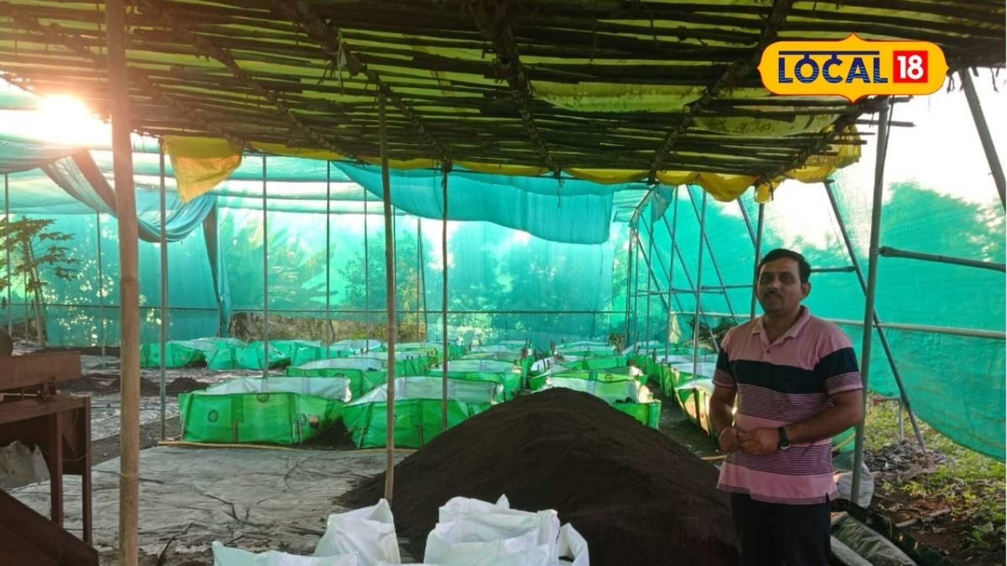 Success Story : पारंपरिक शेतीवर अवलंबून न राहता बनवला गांडूळखत ब्रँड, शेतकरी करतोय वर्षाला 8 लाख कमाई, सांगितला यशाचा फॉर्म्युला