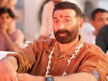वॉशरूमला जाऊन येतो सांगून गायब व्हायचा सनी देओल; जायचा तरी कुठे? वॉशरूमला जाऊन येतो सांगून गायब व्हायचा सनी देओल; जायचा तरी कुठे?