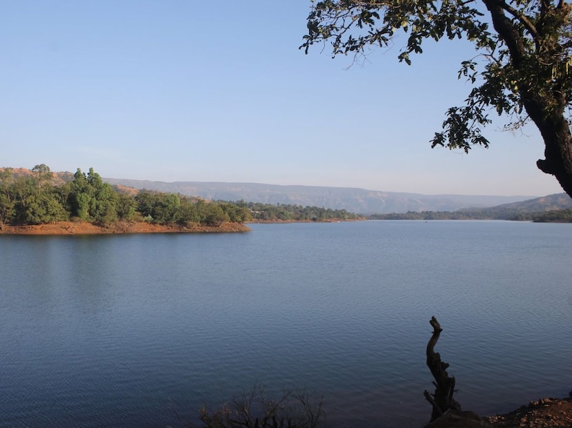  सातारा जिल्ह्यातील महाबळेश्वर तालुक्यापासून आग्नेयीस सुमारे 30 किमी. अंतरावर निसर्गरम्य परिसरात तापोळा हे गाव वसले आहे. हे एक सुंदर आणि मनमोहक गाव देखील राज्याचा लपलेला खजिना समजले जाते.