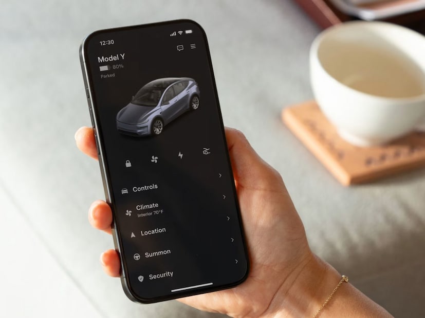  तसंच Tesla Model Y च्या रेंजमध्ये बदल झाल्यामुळे Model Y Long Range च्या परफॉर्मेंसमध्ये कोणताही बदल झाला नाही. ही SUV अजूनही  0 ते 100 किलोमीटर प्रति तास वेग हा फक्त  5.6 सेकंदात गाठतो. या कारची ड्राइविंग क्वालिटी आणि स्मुथनेस पहिल्या सारखंच आहे. 