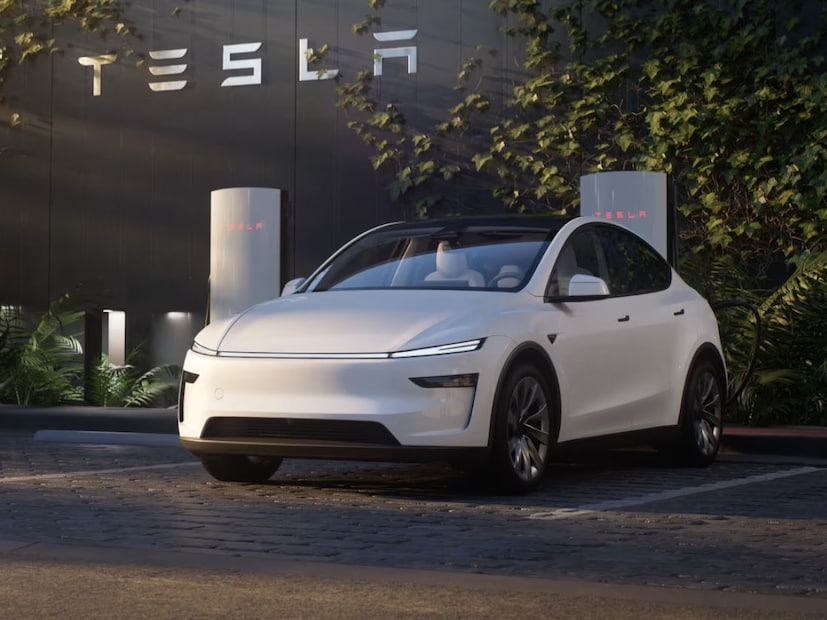 Tesla Model Y अपडेट व्हर्जन लाँच केलं आहे. टेस्लाने आपल्या अधिकृत साईटवर या मॉडेलबद्दल माहिती दिली आहे.  आता Model Y Long Range ची WLTP रेंज 661 किलोमीटर इतकी झाली आहे. 