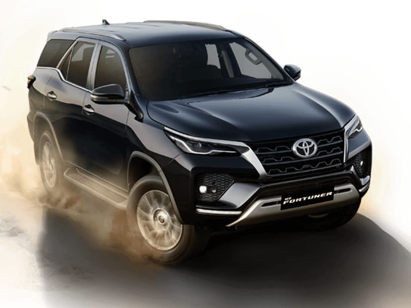 Toyota Fortuner Leade Edition 2025  ची बुकिंग ऑक्टोबरच्या दुसऱ्या आठवड्यात सुरू होईल. तुम्हाला जर ऑनलाईन बुकिंग करायची असेल  www.toyotabharat.com या कंपनीच्या अधिकृत साईटवर भेट देऊ शकतात.  नव्या फॉर्च्युनरची किंमत ३३ लाखांपासून सुरू होते. 4x4 व्हेरिएंट 41 लाखांपर्यंत आहे.