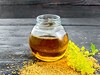 Mustard Oil : काळ्याभोर केसांसाठी उपयुक्त तेल, प्राचीन उपायानं केस होतील मजबूत