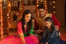 Diwali Decor Tips : दिवाळीची सजावट करताना 'या' चुका टाळा! बिघडवतील घराचे सौंदर्य आणि तुमचा मूडही..