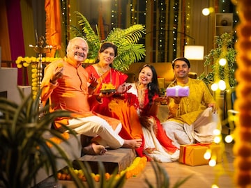 दिवाळीची सजावट करताना 'या' चुका टाळा! बिघडवतील घराचे सौंदर्य आणि तुमचा मूडही.. दिवाळीची सजावट करताना 'या' चुका टाळा! बिघडवतील घराचे सौंदर्य आणि तुमचा मूडही..