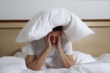 Sleep : झोप लागली नाही तर शरीरात काय होतं ? मेंदूवर काय परिणाम होतो ?