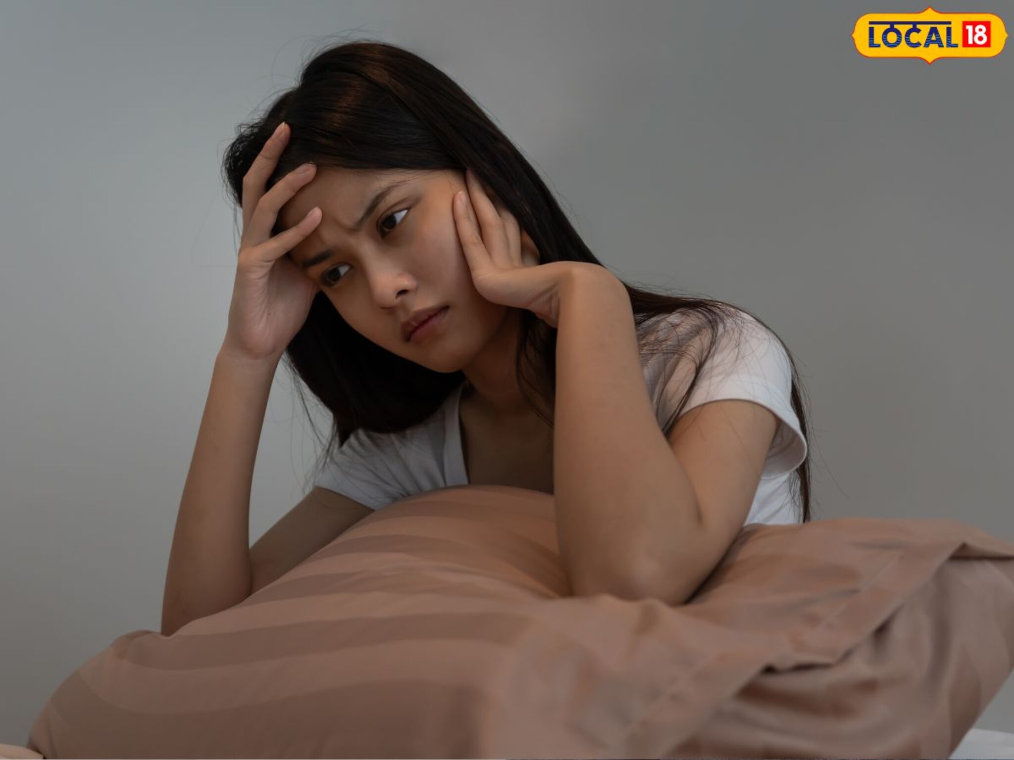 Positive Energy Plant : रात्र-रात्र झोप लागत नाही? हे प्लांट घरात लावा, झोपेची समस्या कायमची संपेल!