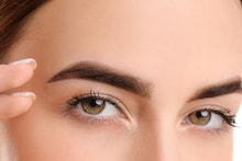 Thick Eyebrows : व्हॅसलिनच्या वापराने 7 दिवसांत विरळ भुवया होतील दाट! पाहा वापरण्याची योग्य पद्धत
