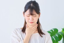 Voice Change Causes : सर्दी-खोकला झाल्यावर आवाज का बदलतो? जाणून घ्या याची कारणे आणि उपाय