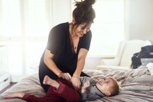 Tickling Kids : लहान मुलांना गुदगुल्या करणं सुरक्षित की हानिकारक? तज्ज्ञांनी सांगितले धक्कादायक सत्य..