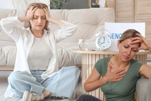 Women Health : मेनोपॉजमध्ये वाढतो हार्ट अटॅकचा धोका! महिलांनो सावध राहा, या 5 लक्षणांकडे दुर्लक्ष टाळा