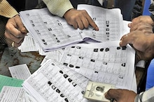 Election Voter List : दीड हजार मतांनी निकाल फिरला, तिथं एकाच घरात आढळले सर्वधर्मीय 37 मतदार! मतदारयादीचा नवा घोळ  समोर