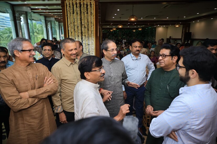 गेल्या काही महिन्यात ठाकरे बंधू सातत्याने भेटीगाठी वाढवत असल्याचे दिसून येते. त्यानुसार, गेल्या 3 महिन्यात उद्धव ठाकरे आणि राज ठाकरे 5 वेळा एकत्र आल्याचं पाहायला मिळालं.