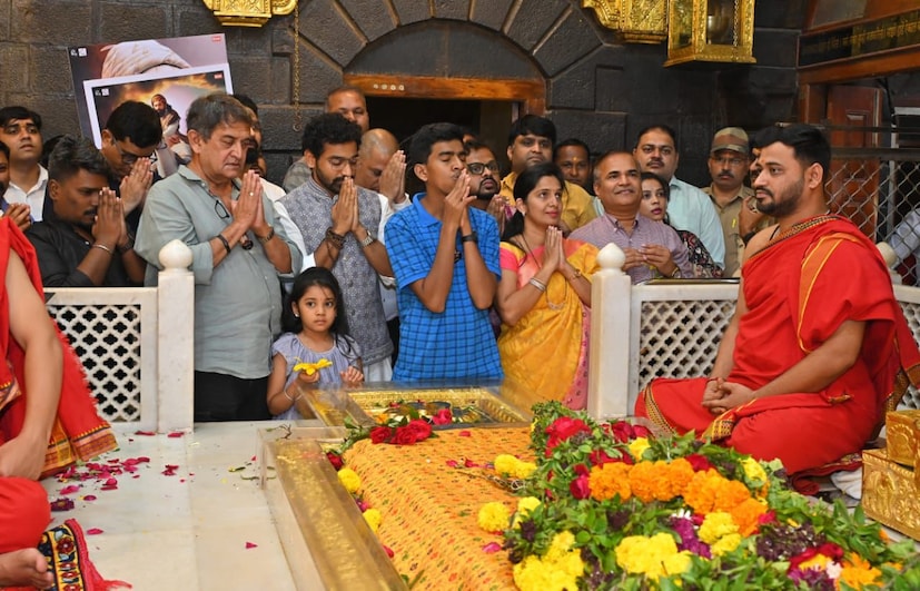  'पुन्हा शिवाजीराजे भोसले' या चित्रपटात शिवाजी महाराजांची मुख्य भूमिका सिद्धार्थ बोडकेने साकारली आहे. तर राष्ट्रीय पुरस्कार विजेते त्रिशा ठोसर आणि भार्गव जगताप हे कलाकारही या चित्रपटात महत्त्वाच्या भूमिकेत आहेत.
