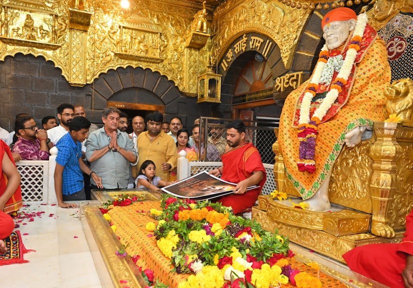  'पुन्हा शिवाजीराजे भोसले'च्या संपूर्ण टीमने साईदरबारी नतमस्तक होऊन सिनेमाच्या उज्ज्वल भविष्यासाठी आशीर्वाद घेतले.