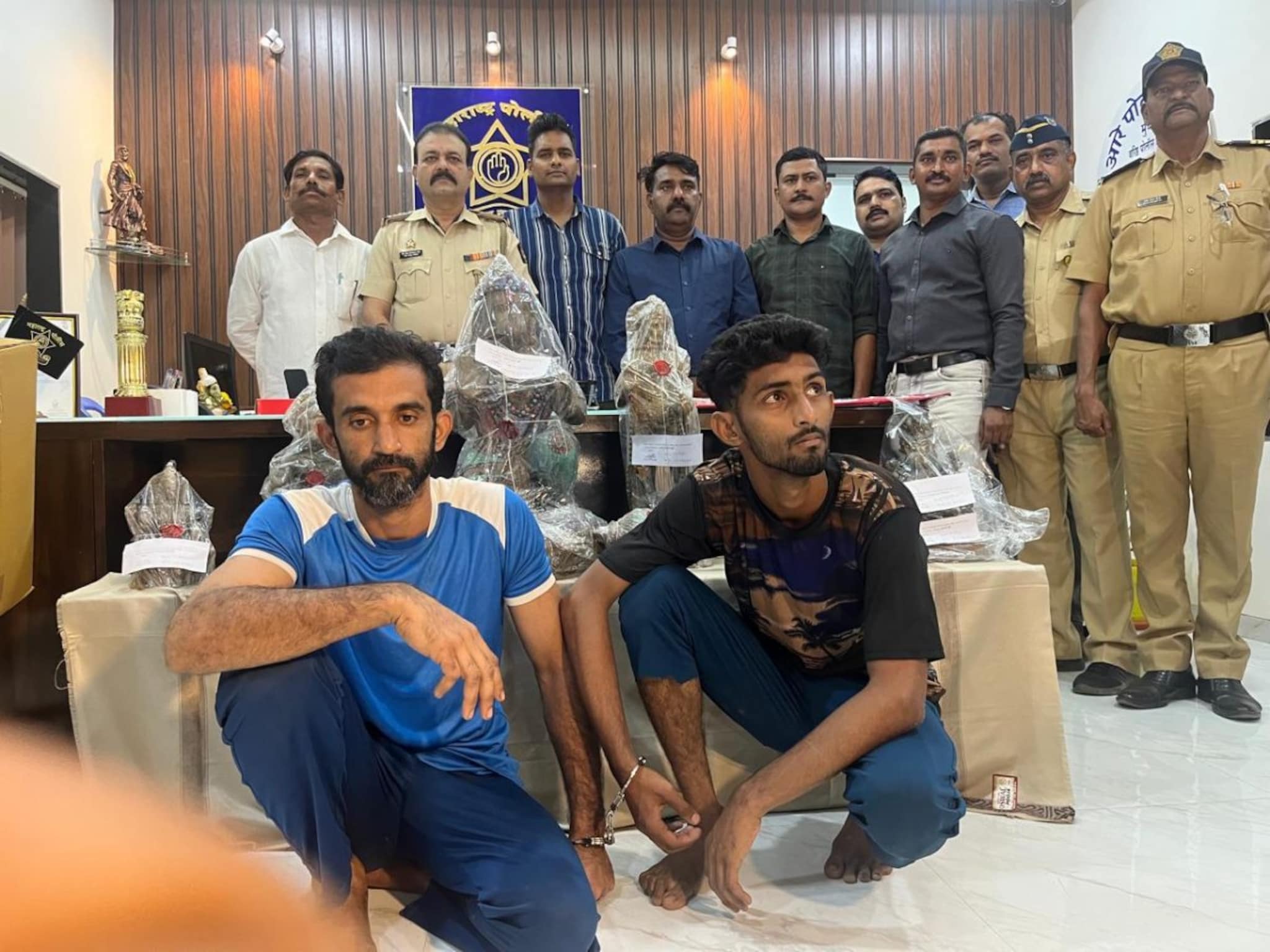 35 सीसीटीव्ही तपासले, 12 तासात चोरट्या बाप बेट्याला अटक, 47 लाखांचा मुद्देमालही