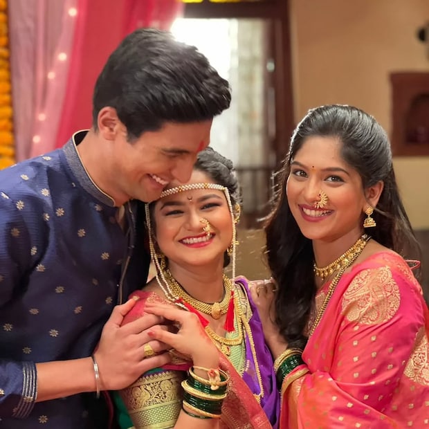 मागील काही दिवसांत अनेक <a href = 'https://news18marathi.com/tag/marathi-celebrity/'>मराठी कलाकार</a>ांनी लग्न आणि साखरपुडा केला. एका प्रसिद्ध टेलिव्हिजन अभिनेत्रीनं देखील मोठ्या धुमधडाक्यात साखरपुडा केला होता.  मागील काही दिवसांत अनेक <a href = 'https://news18marathi.com/tag/marathi-celebrity/'>मराठी कलाकार</a>ांनी लग्न आणि साखरपुडा केला. एका प्रसिद्ध टेलिव्हिजन अभिनेत्रीनं देखील मोठ्या धुमधडाक्यात साखरपुडा केला होता.
