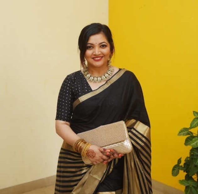 या यादीत आणखी दोन अभिनेत्रींचा समावेश आहे, ज्या एकाच अभिनेत्यामुळे चर्चेत आल्या. अभिनेत्री शाल्मली टोळ्ये हिने २०१० मध्ये अभिनेता पियुष रानडेसोबत लग्न केले, पण २०१४ मध्ये त्यांचा घटस्फोट झाला.