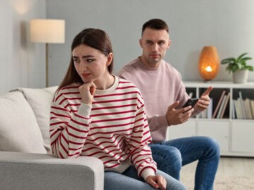 अविवाहित मुली विवाहित पुरुषांच्या प्रेमात का पडतात? 5 धक्कादायक कारणं समोर