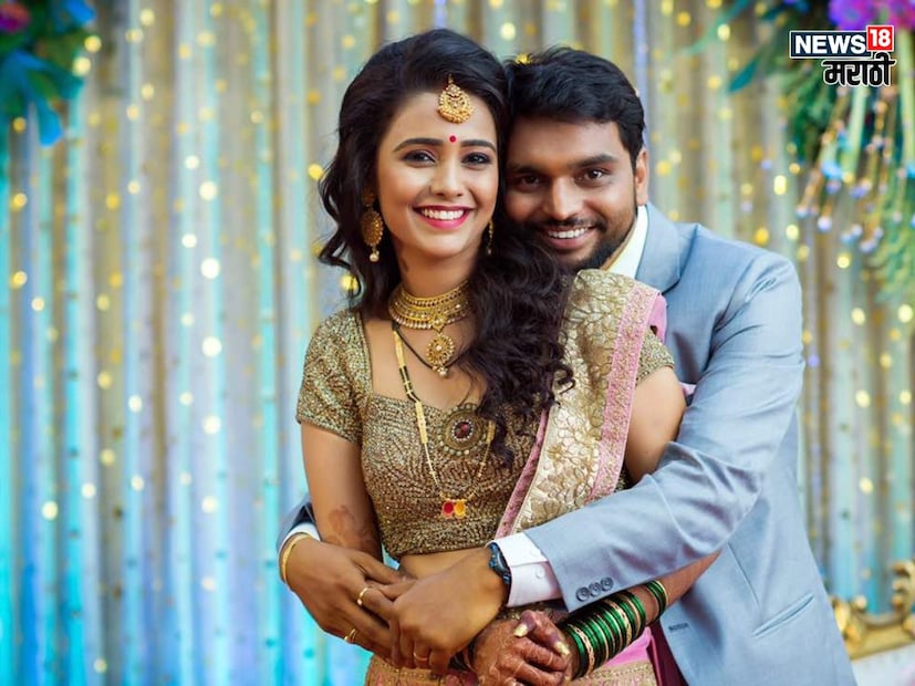 अक्षया आणि भूषण यांनीही एकमेकांना सोशल मीडियावरून अनफॉलो केलं असून दोघांच्या लग्नाचे फोटो डिलिट केले आहेत. यावरून त्यांच्या नात्यात दुरावा आल्याच्या चर्चा सुरू झाल्या आहेत. 