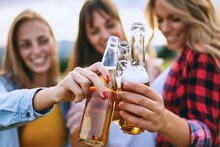 Alcohol Fact : पुरुष की महिला दारु पिणं कोणासाठी जास्त घातक? तज्ज्ञांचा धक्कादायक खुलासा