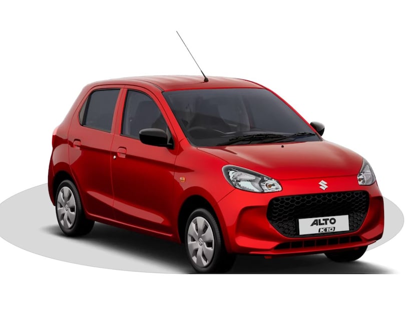 Alto k10 मध्ये  १.०-लिटर पेट्रोल इंजिन (६७ एचपी) आहे जे ई२० इंधन आहे. ही कार ५-स्पीड मॅन्युअल आणि एएमटी पर्यायांसह येते. याशिवाय, अल्टो के१० चा फॅक्टरी-फिटेड सीएनजी प्रकार देखील पूर्वीप्रमाणेच उपलब्ध राहील.