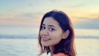 या फोटोमधील तरुणीची खरी कहाणी काही वेगळीच आहे या फोटोमधील तरुणीची खरी कहाणी काही वेगळीच आहे