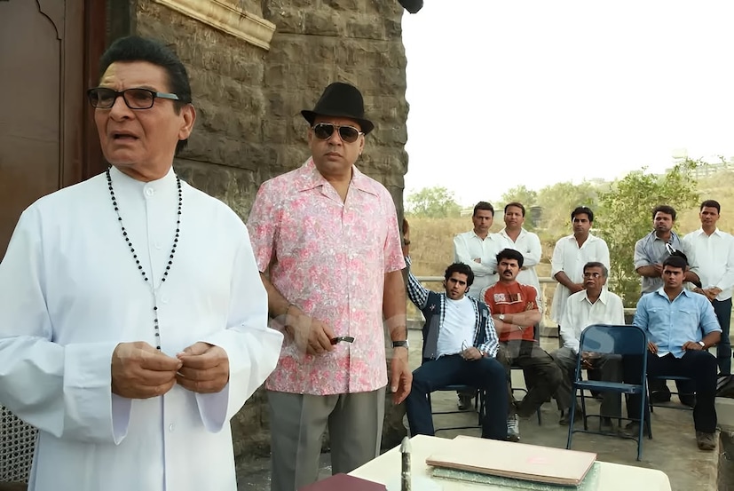 'शोले' आणि 'चुपके चुपके' सारख्या सिनेमातील त्यांची भुमिका लक्षात राहणारी आहे. 'शोले'मध्ये त्यांनी उत्कृष्ट अभिनयानं प्रेक्षकांची मनं जिंकली.  हिटलरची नक्कल करणाऱ्या जेलरची भूमिका आजही तितकीच लोकप्रिय आहे.  