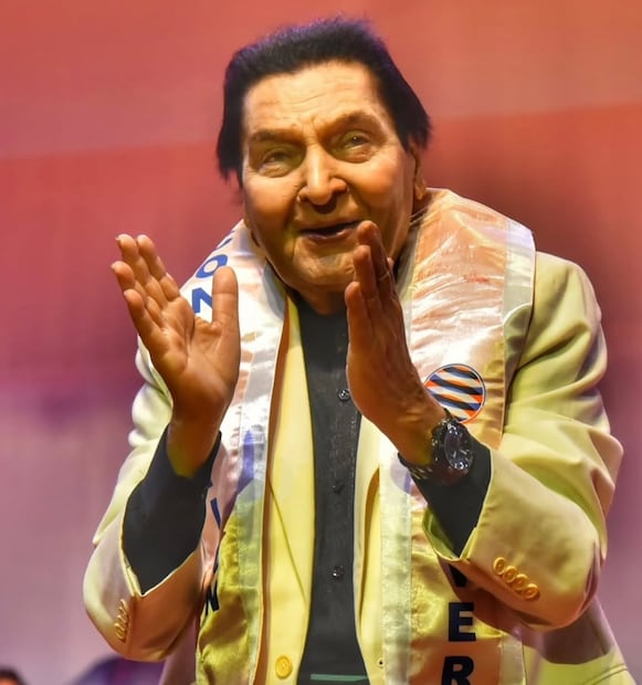 वेगवेगळ्या भाषांमध्ये काम केले असरानी यांनी गुजराती आणि राजस्थानीसह अनेक भाषांमध्ये काम केले. 