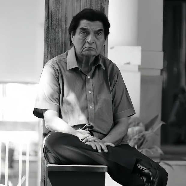 त्यांनी त्यांच्या पत्नी मंजू यांना सांगितले होते की, त्यांनी त्यांच्या मृत्यूनंतर कोणताही गोंधळ निर्माण करू नये. अंत्यसंस्कारानंतरच सर्वांना माहिती द्यावी. म्हणूनच त्यांचे अंत्यसंस्कार फक्त कुटुंबाच्या उपस्थितीत करण्यात आले.